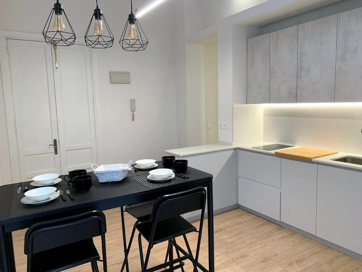 Apartamento Duplex Planta Baja Con Aparcamiento Gratuito En Palacio De Mijares Llanes Exterior photo